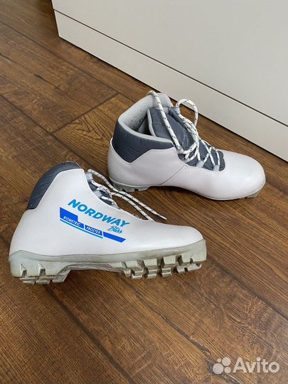 Лыжные ботинки