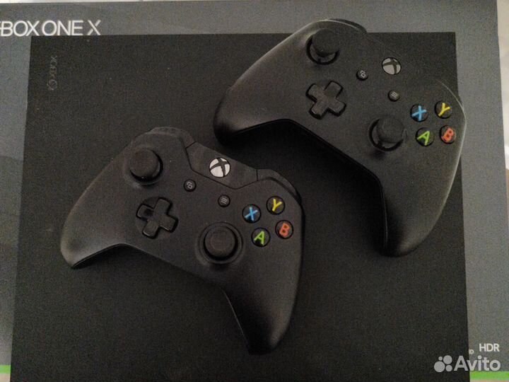 Xbox One X + 2 геймпада + купленные игры бу