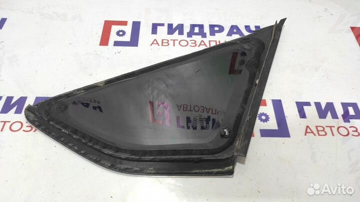 Стекло кузовное глухое левое Ford Focus 3 2010629