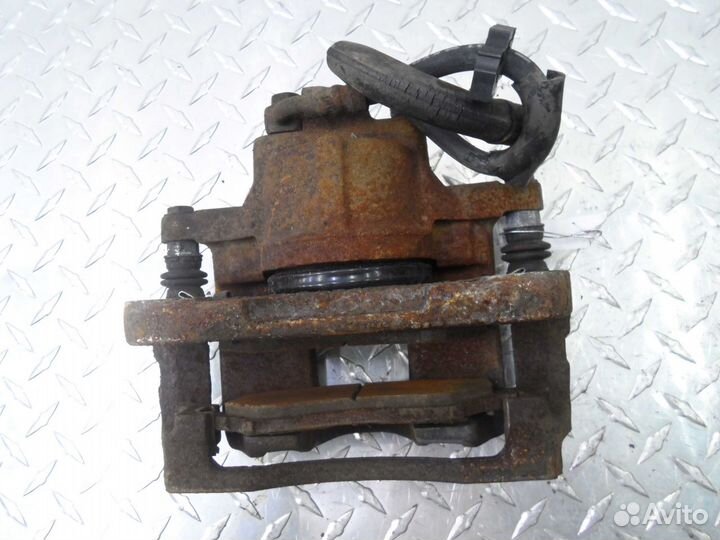 Суппорт передний левый Dodge Nitro 1 16018401