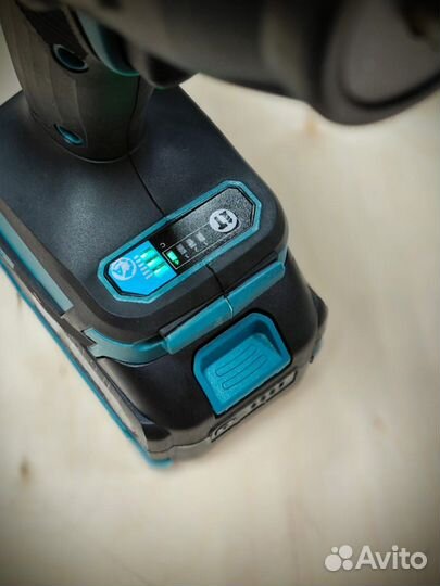 Гайковерт аккумуляторный Makita 1000Нм