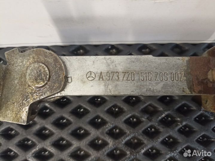 9737201516 Ограничитель двери правой