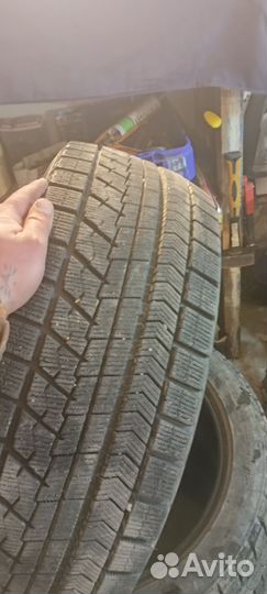 Bridgestone Blizzak VRX 235/45 R18