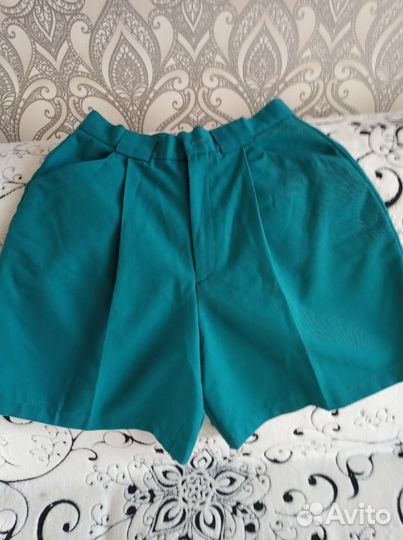 Шорты 48 размера Б/У зеленого цвета (женские)
