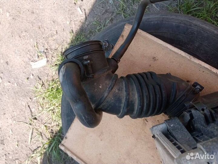 Патрубок воздушного фильтра Kia Rio JB G4EE 2006