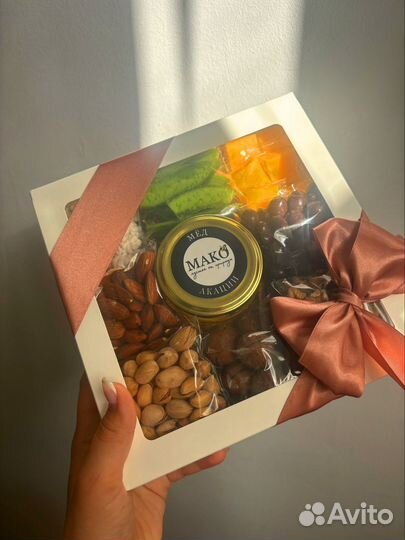 Подарочные наборы с орешками и медом