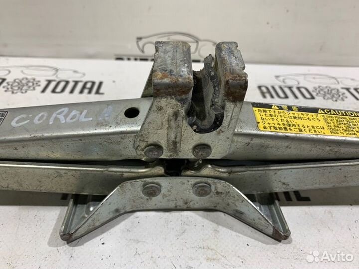 Домкрат Toyota Corolla 150 1ZR 2008