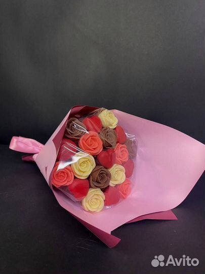 Шоколадные Розы и Сердца - 19 шт в Букете