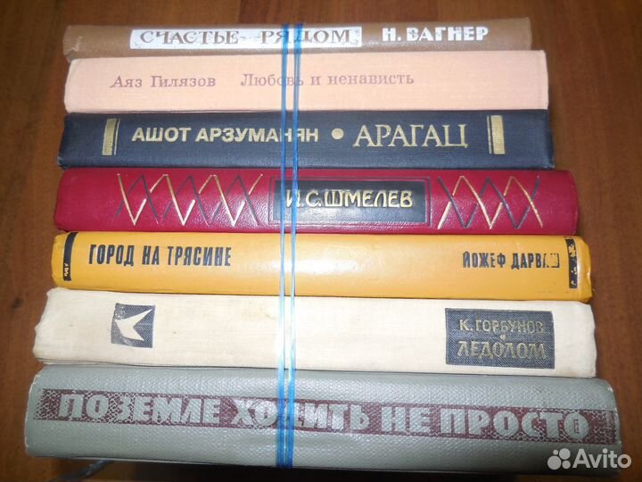 Книги различные из домашней библиотеки