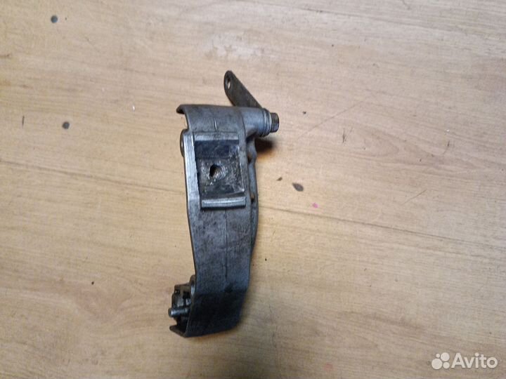 Кронштейн опоры двигателя renault