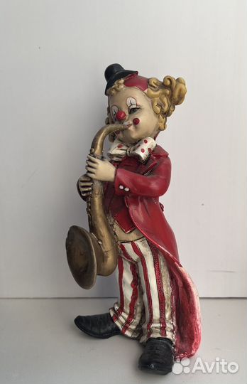 Статуэтка саксофонист