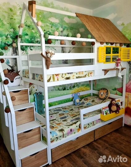 Кроватка домик с комодом