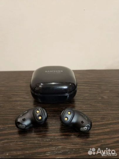 Беспроводные наушники samsung buds live