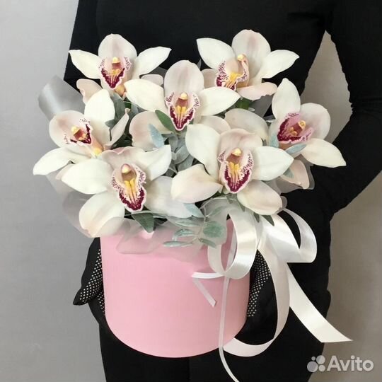 Коробка с орхидеями