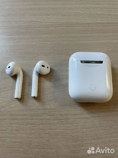 Apple airpods with Charging Case
