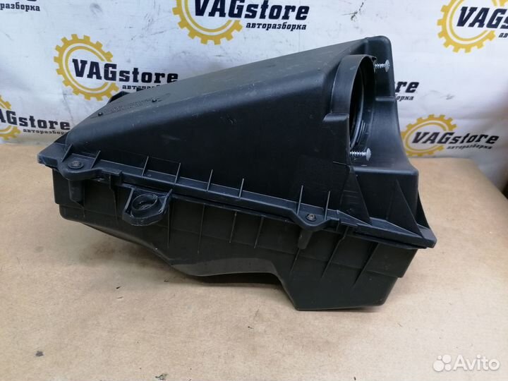 Корпус воздушного фильтра Volkswagen Golf 4 2.3