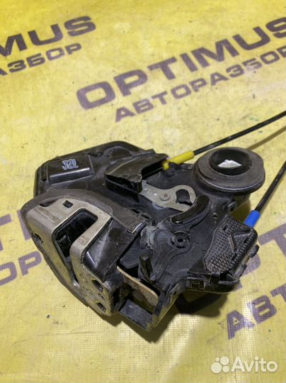 Замок задней левой двери Toyota Corolla E120