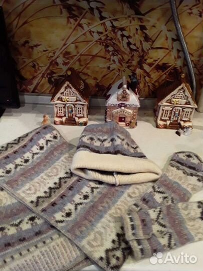 Головные уборы женские зимние