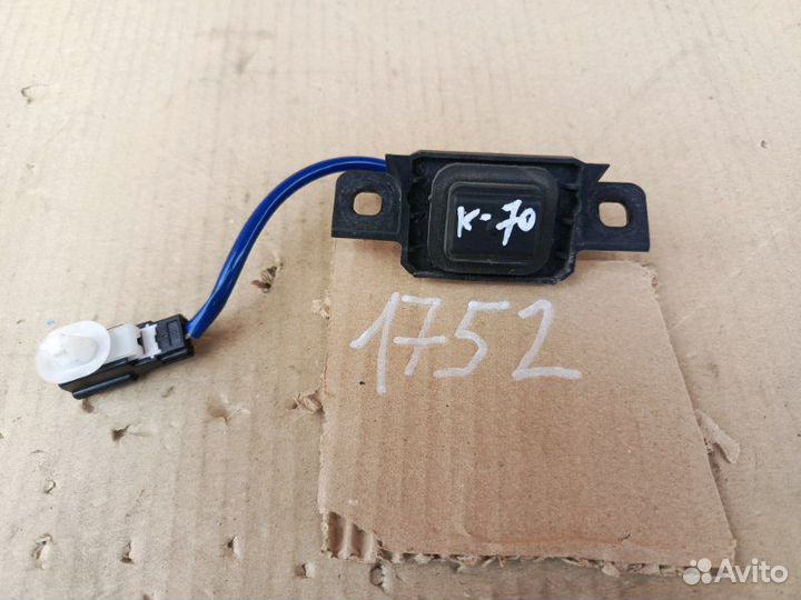 Toyota Camry XV70 кнопка открывания багажника