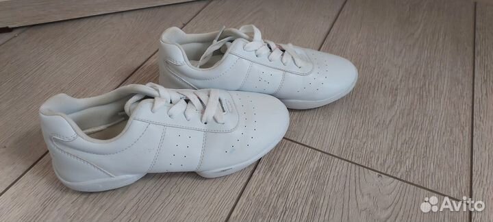 Танцевальные кроссовки