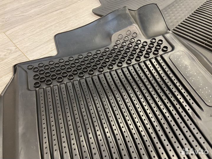 Оригинальные литьевые ковры Toyota RAV4
