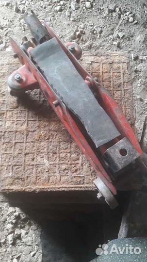 Домкрат подкатной 2т бу