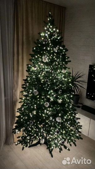 Елка новогодняя искусственная. Полностью литая