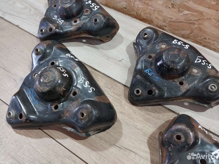 Кронштейн опора амортизатора Volkswagen Passat B5