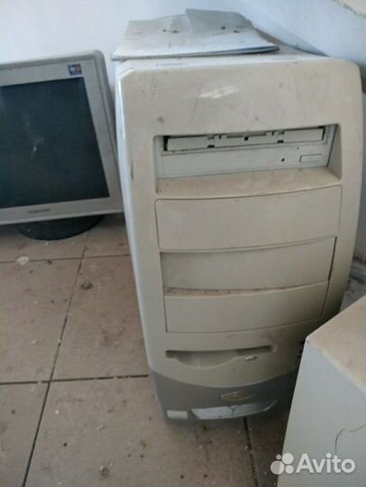 Компьютерный стол