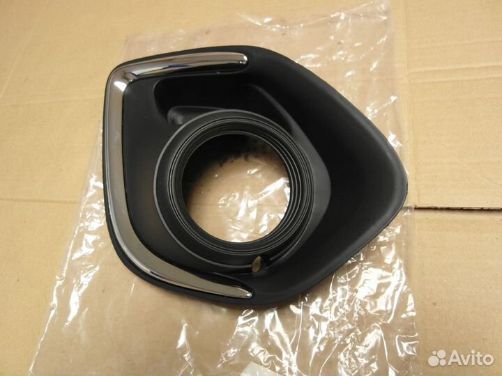 Рамка противотуманки правая Mitsubishi ASX 2013-18