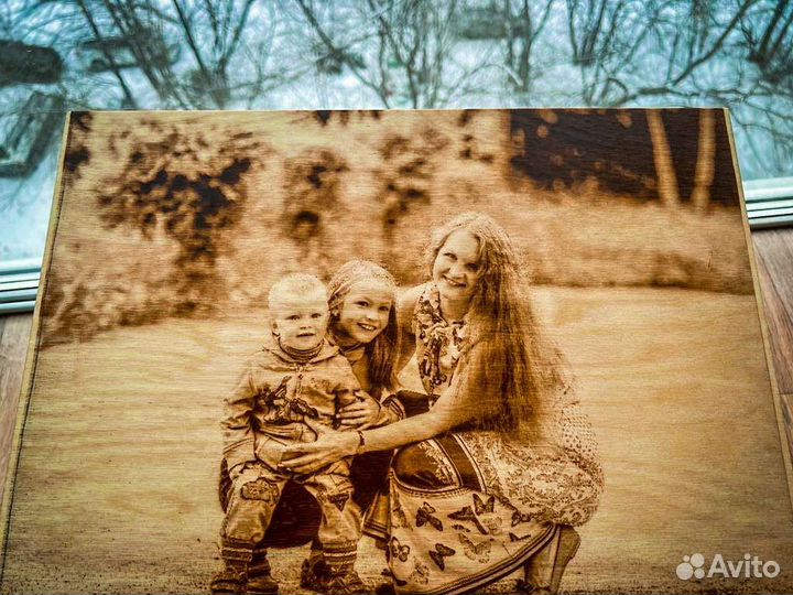 Портрет по фото на дереве