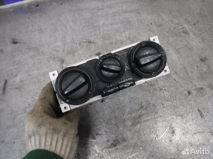 Блок управления отопителем Skoda Octavia А4 BCA