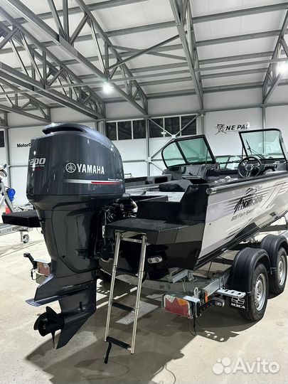 Лодочный мотор yamaha F 200 BET