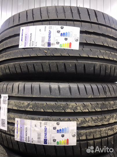 Michelin Pilot Sport 4 285/35 R20 и 255/40 R20 101Y