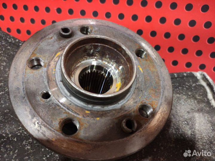 Кулак поворотный левый Mercedes-Benz Ml W166 2014