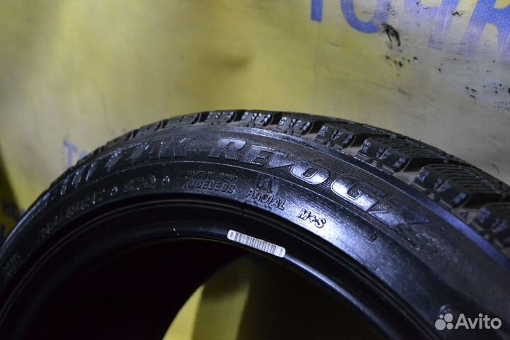 Bridgestone Blizzak Revo GZ 215/45 R17
