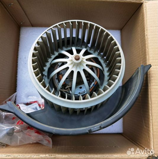 Вентилятор отопителя Audi Q7
