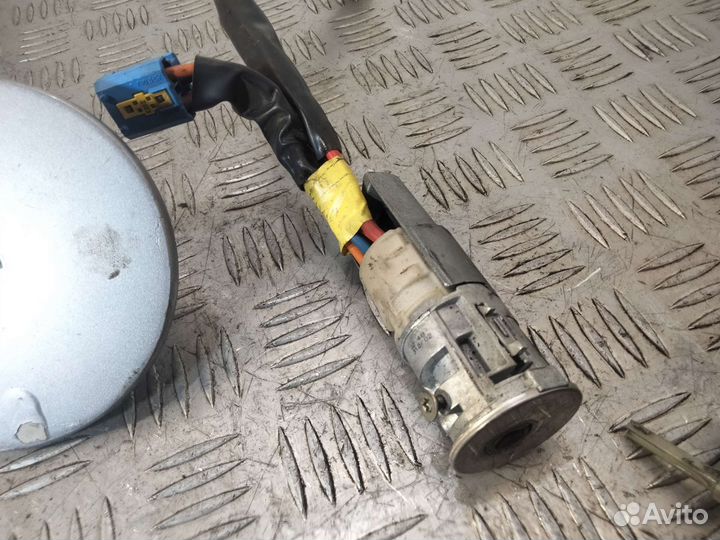 Комплект личинок замков с ключом Пежо 206