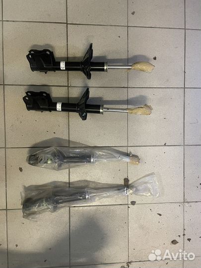 Комплект стоек Mitsubishi Lancer