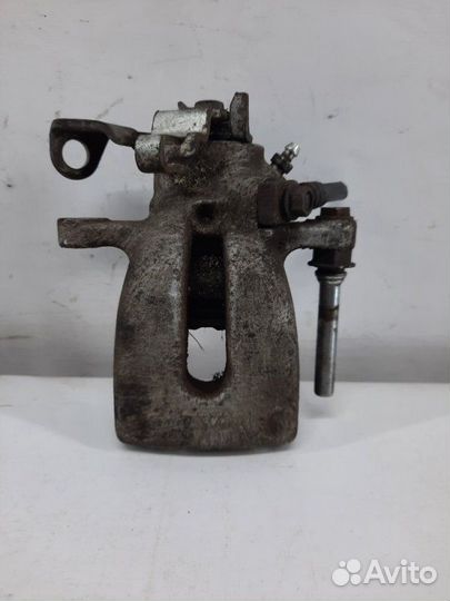 Суппорт тормозной задний правый Opel Zafira B