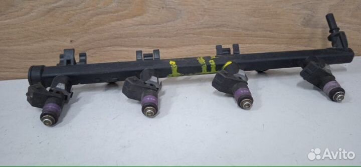 Топливная рампа Renault Megane 2 2002-2006