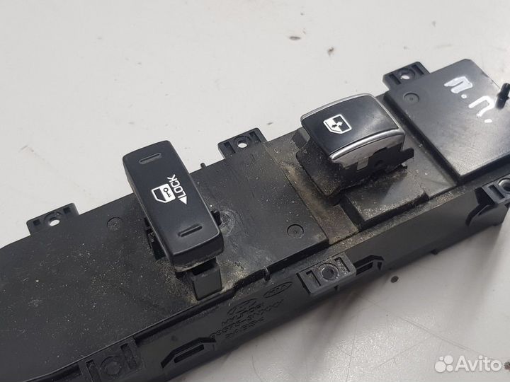 Кнопка стеклоподъемника передняя правая