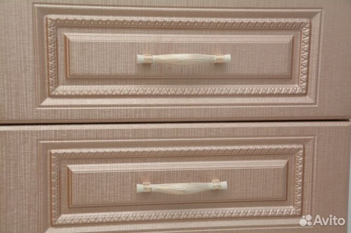 Тумба с 3 ящиками