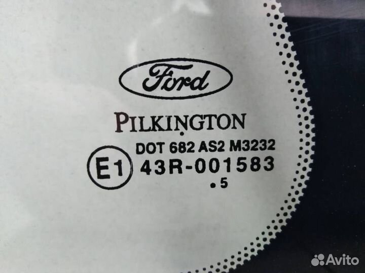 Стекло кузовное глухое левое Ford Fiesta MK5 2002