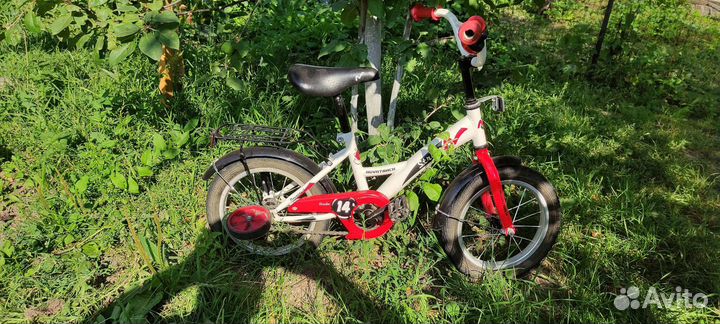 Детский велосипед с боковыми колесами