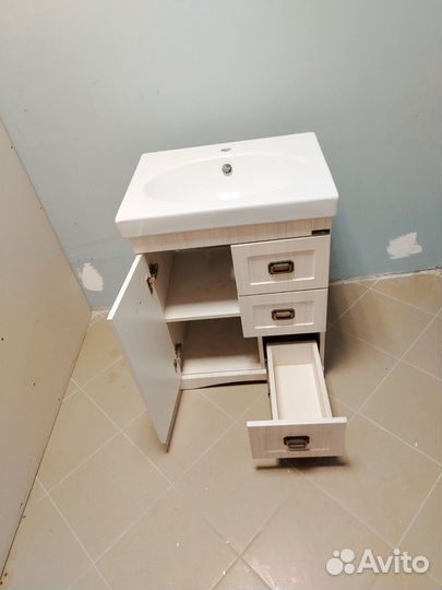 Раковина с тумбой