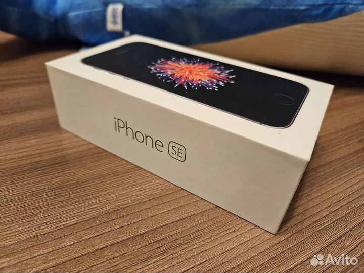 Коробка, зарядка, наушники от iPhone SE 2016 32 GB
