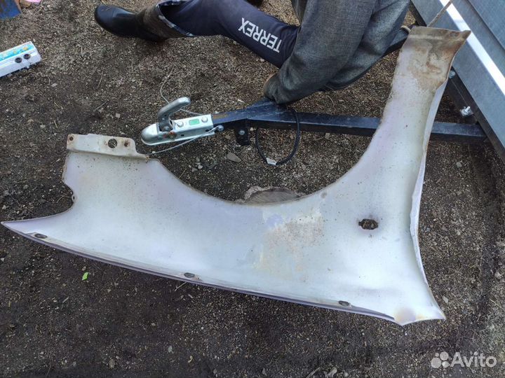 Hyundai accent 1996 крыло