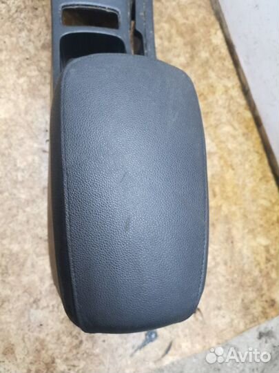 Подлокотник Kia Sportage 2 SUV 2.0 crdi D4EA 2005