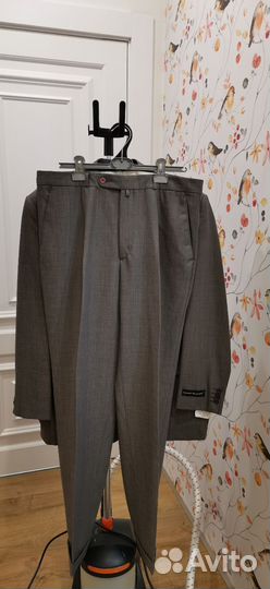 Мужской костюм 100% шерсть Италия 52